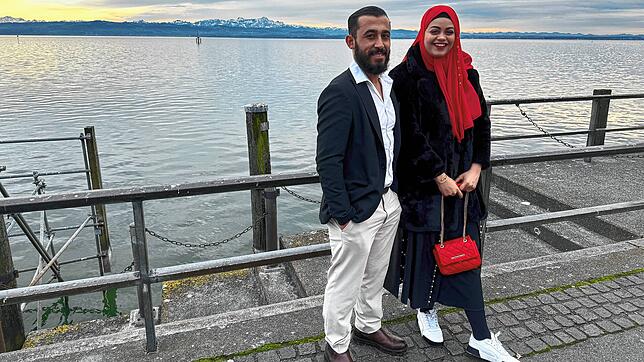 Bassam Alaliki und Chaima Selmi trinken keinen Alkohol und fasten im Ramadan-Monat.