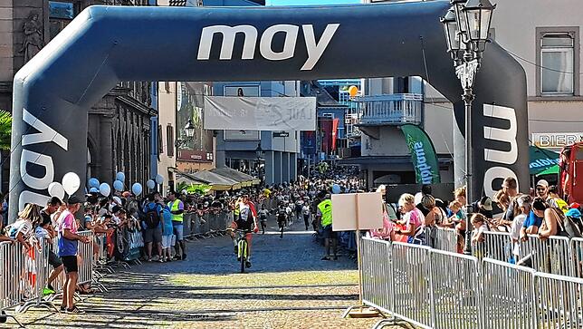 Bild 12: Mehr als 2500 beim Trompeterlauf – das sind die Bilder