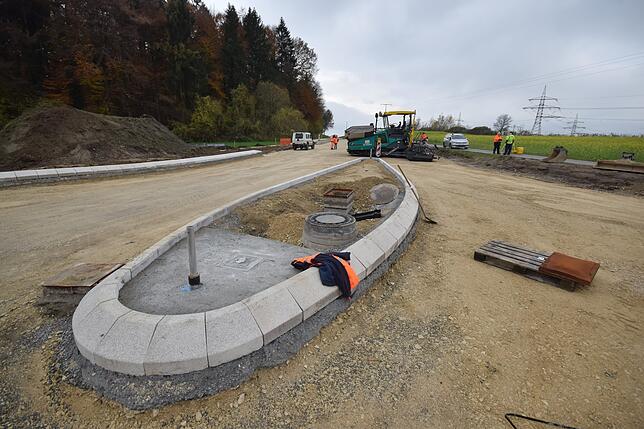 Bild 1: Fotos von der Straßenbaustelle zwischen B313 und Wahlwies aus: Alles nimmt langsam wieder Form an