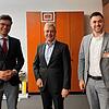 Chwalibog Bouman (links) und Simon Mai (rechts) organisierten den Wahlkampf von Norbert Röttgen (Mitte) um den CDU-Vorsitz. Das Bild ...
