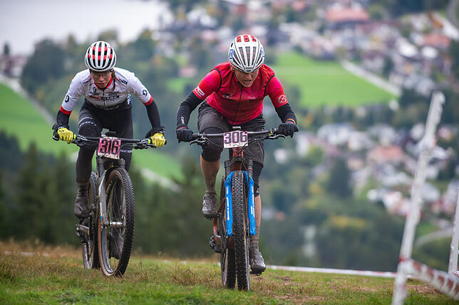 Spitzenplatz: Janine Schneider (rechts) aus Klettgau-Bühl, die für den VC Singen startet, wurde bei der Marathon-DM in Titisee-Neustadt ...