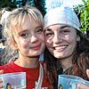 Erlaubt ist, was Spaß macht: Die Studentinnen Lea Haxhija (aus Freiburg) und Chiara von Roden (aus Nürnberg) genießen die entspannte ...