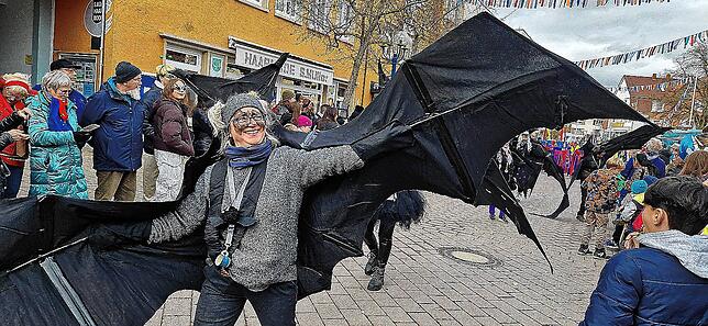 Bild 28: Der Montagsumzug in Bad Dürrheim setzt den gutgelaunten Punkt unter die diesjährige Fasnet &ndash; Teil 1