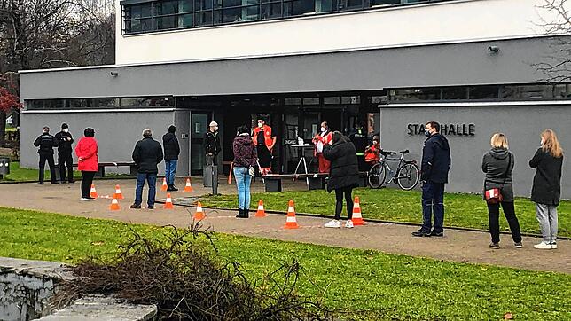 Groß war der Andrang auf die kostenlosen Corona-Schnelltests am 23. Dezember 2020 in der Stadthalle Tiengen. Derzeit laufen nun die ...