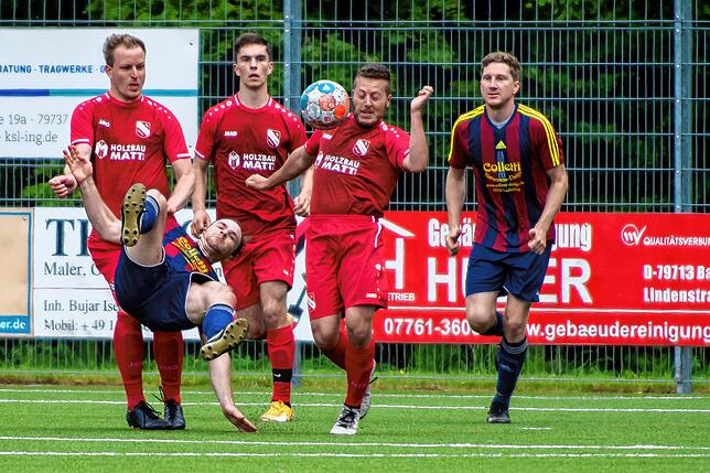 Bild 39: FC Bergalingen feiert den Titel durch einen 3:2-Sieg gegen den SV Buch II &ndash; und wir haben Bilder!