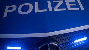 Der Streifenwagen sicherte ein Pannenfahrzeug ab. (Symbolbild)