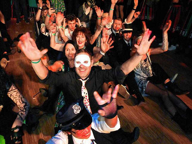 Bild 32: Viva Las Vegas &ndash; Bilder vom Holzhauerball im Milchwerk (1)