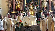 Festgottesdienst zum 250-Jährigen Kirchweihjubiläum der Pfarrkirche St. Leodegar und Marzellus in Hänner (von links): Dekan Peter Berg, ...