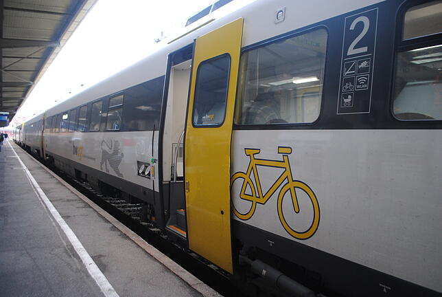 Ein Triebwagen der Baureihe VT 612 steht am Waldshuter Bahnhof. Die Baureihe gilt als störanfällig.