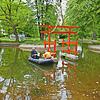 Japanisches Torii im Weiher bei der Villa Berberich