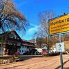 Der Stadtteil Homburg gehört zu Waldshut-Tiengen und liegt zwischen Bürgerwald und Rhein. Im Bild sind das Ortsschild und der Gasthof ...