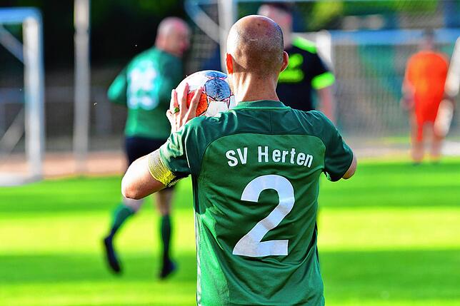 Bild 13: Remo Laisa verabschiedet sich beim SV Herten vom aktiven Fußball &ndash; und wir haben die Bilder!
