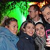 Auch nach dem gefühlt hundertsten Selfie schien der bayerische Ministerpräsident Markus Söder (rechts) auf der Lindauer Hafenweihnacht ...