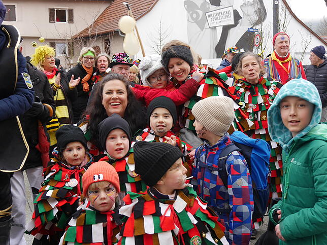 Bild 31: Bilder vom Schmotzigen in Hilzingen: Fasnacht 2025 mit buntem Treiben!