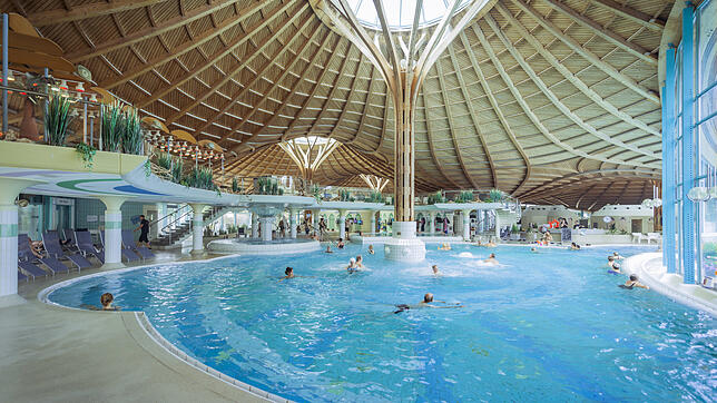 Das Solemar in Bad Dürrheim bietet unter der beeindruckenden Holzkuppel eine Vielfalt an Wellnessangeboten.