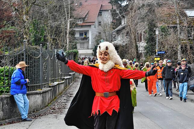 Bild 17: Narrenzunft Bitzenhofen trommelt unzählige Menschen am Festplatz in Bitzenhofen zusammen - das sind die Bilder