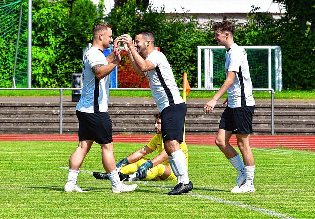 Bild 39: SG FC Wehr/Brennet besiegt den TuS Stetten mit 7:1 – und wir haben Fotos