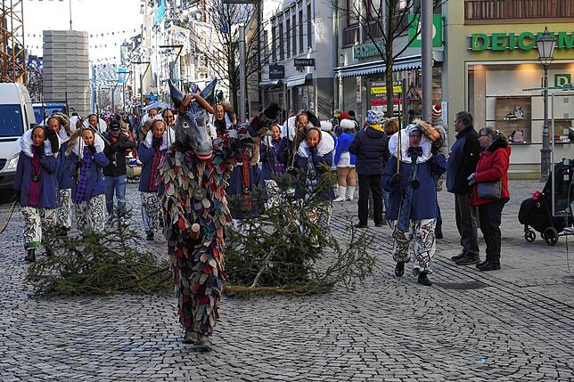 Bild 1: Glonkis, Butzesel und Hexen: Die Fasnet ruft