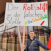 OB Roth (CDU) wird von den Protestgruppen namentlich für die Schließungspläner drei VS-Dorfschulen angesprochen. Hier im Bild: ...