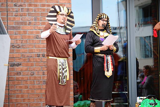 Bild 11: Rathaussturm Salem: Pharao Manfred Härle ist abgesetzt