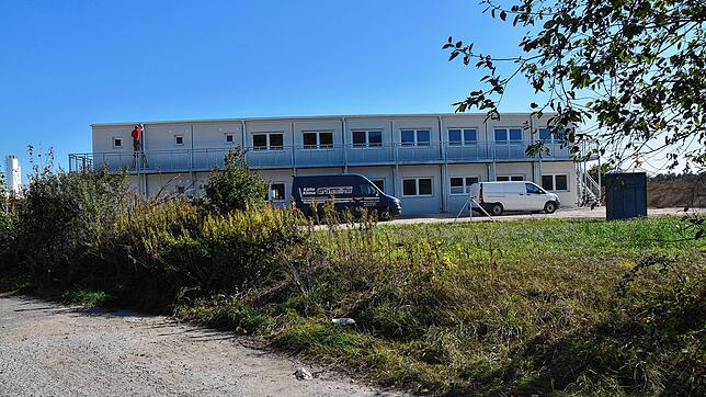 Die Container-Anlage zur Flüchtlingsunterbringung in Steißlingen hat erst seit wenigen Tagen offen und ist schon zu einem Viertel ...
