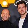 Michael Epp (rechts) und der britische Action-Film-Held Jason Statham haben gemeinsam &bdquo;The Beekeeper&ldquo; gedreht, der seit dem ...