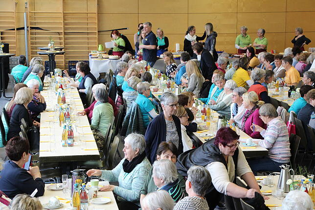 In der Steinatalhalle in Untermettingen trafen sich die Mitglieder der 19 Ortsvereine des Bezirks Bonndorf.
