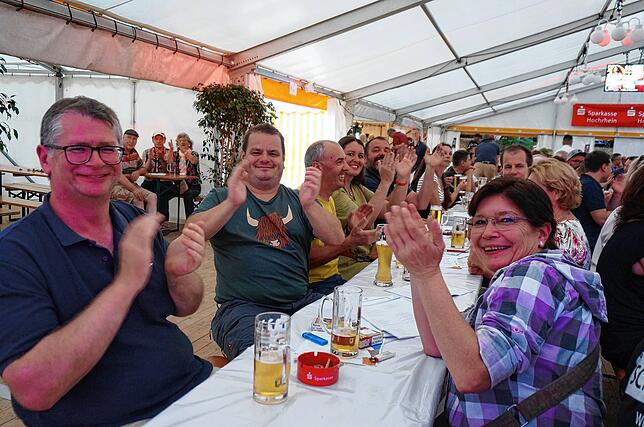 Bild 8: Chilbi: Stimmung pur im Festzelt beim Wunschkonzert