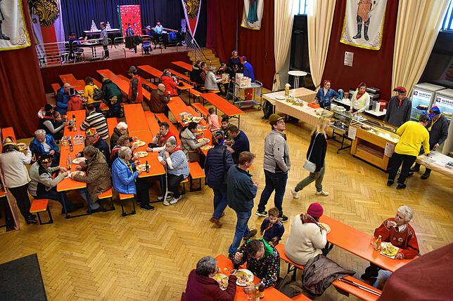 Bild 10: Bilder vom Laufnarrenmarkt am Stockacher Narrenbaum und im Bürgerhaus