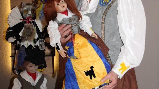 Eine Puppe, gekleidet als Meßkircher Narrenmutter, wird Martina Mülherr immer an dieses aufregende Jahr erinnern. Liebe Freunde ...