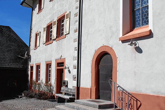 Das Pfarrhaus der katholischen Gemeinde Unteribach. Der Geistliche Jan Grzeszewski wohnt hier, er lehnt jeden Kontakt zu Fiat Lux ab.