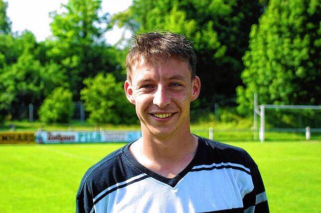 Holger Kostenbader verlässt 2002 den SV Eggingen und tritt beim FC Weizen (KLA) seine erste Trainerstelle an.
