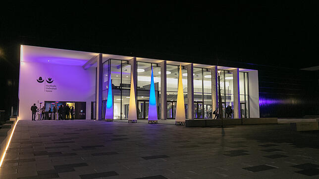 Die neue Waldshuter Stadthalle am Abend des in ihr ersten Neujahrsempfangs. Bild: Peter Rosa