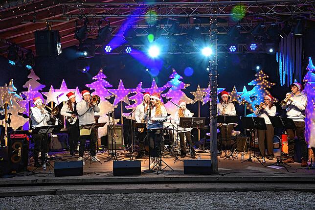Bild 16: Dritter Tag des Triberger Weihnachtszaubers: Trommelwirbel und jede Menge Akrobatik