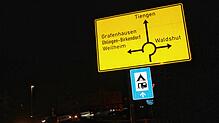 Sicherheitsmängel für Fußgänger beim Kreisel werden beklagt. Bild: Alfred Scheuble