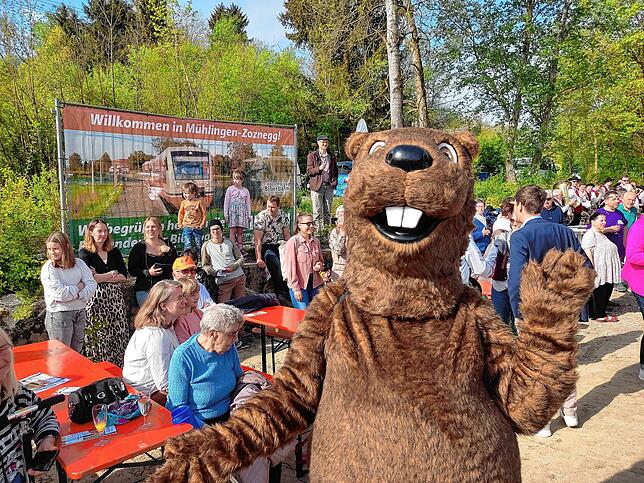 Bild 2: Nach mehr als 50 Jahren halten wieder Züge in Zoznegg! Neuer Haltepunkt wird eingeweiht