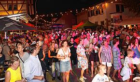 (Archivbild von 2024) Beim Wollmatinger Dorffest wird der Engelsteig zur Feiermeile. Von Freitag, 5. September, bis Sonntag, 7. ...