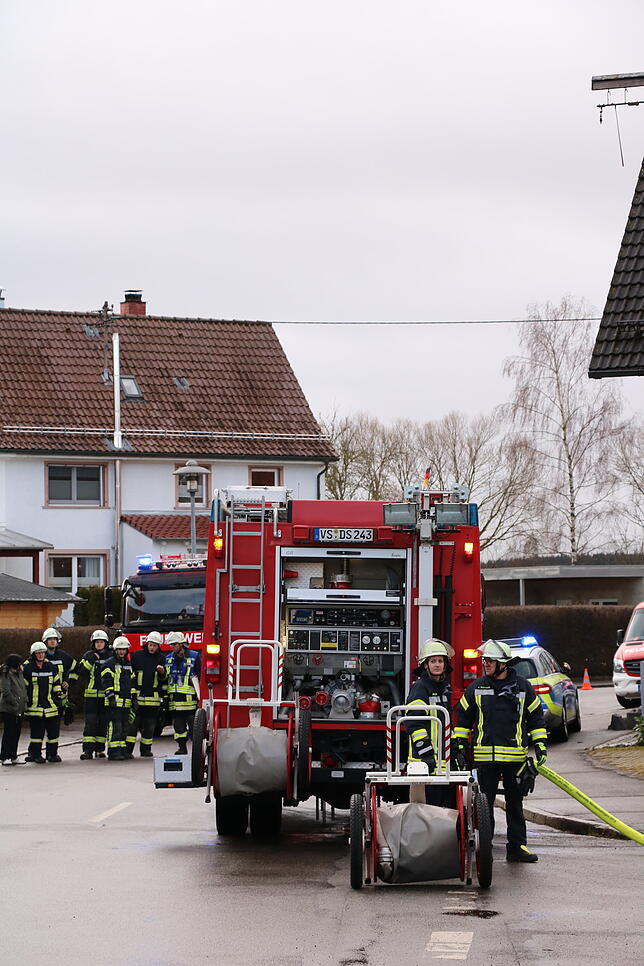 Bild 10: Die Bilder zum Feuerwehreinsatz in Allmendshofen: Eine defekte Heizung beginnt zu brennen