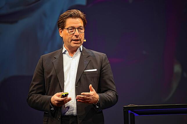 Er berichtete, wie ein Luxusunternehmen, das letztlich auf Schokolade aufbaut, in die Zukunft geht: Matthias Winkler, Chef der ...