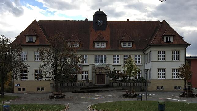 Die alte Hebelschule ist ein energetischer Problemfall. Bevor hier in eine neue Pelletheizung investiert wird, müsse über eine ...