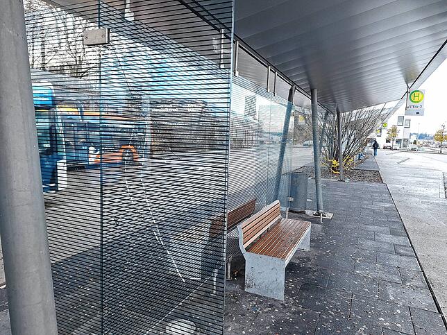 Vandalismus ist schwierig in den Griff zu bekommen: Eingeschlagene Scheiben gibt es hin und wieder auch am zentralen Busbahnhof.