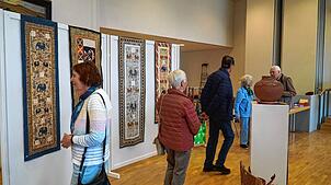 Auf großes Interesse stößt die Ausstellung im Haus des Gastes in Königsfeld, die Dietrich Siebörger und Gabriele Glimmann gemeinsam ...