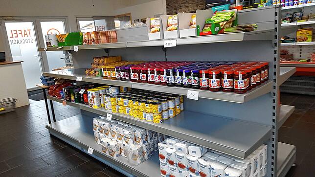 Der Blick auf die haltbaren Lebensmittel zeigt: Es dürfte mehr Ware geben. Das Angebot wird limitiert verkauft, je nach Vorrat geben die ...