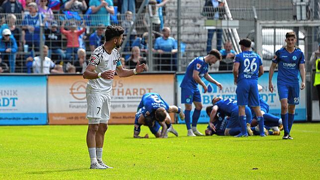 Nichts wurde es mit der faustdicken Überraschung. Der FC 08 Villingen (Tefvik Ceylan) verlor bei den Stuttgarter Kickers nach einer ...