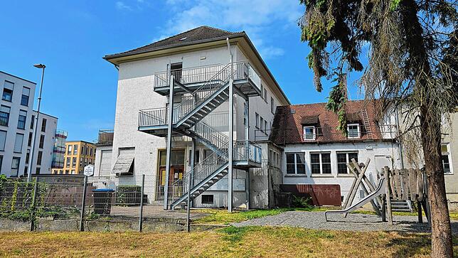 An der Westfassade des „Schlossgartens“ wurde eine Treppe installiert.