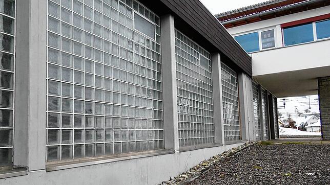 Zusätzliche Fluchtwege in Schule und Festhalle Leipferdingen sind erforderlich. Unser Bild zeigt den Festhallenteil, der in diesem ...