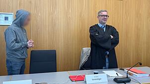 Angeklagt ist der 29-Jährige wegen des Verdachts der Zwangsprostitution.