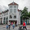 Das Modegeschäft Heikorn verkleinert sich: Der Verkaufsbereich in der alten Sparkasse (im Bild ganz links) wird aufgegeben. Dort wird ...