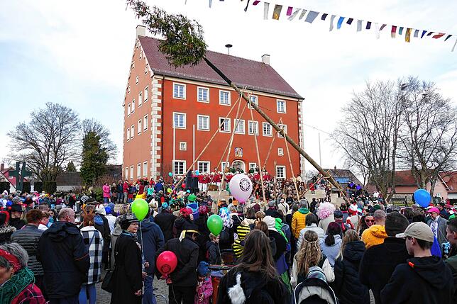 In der Bockstadt haben wieder die Böcke die Macht im roten Rathaus von Stetten a.k.M. übernommen. Bilder: Gerd Feuerstein.