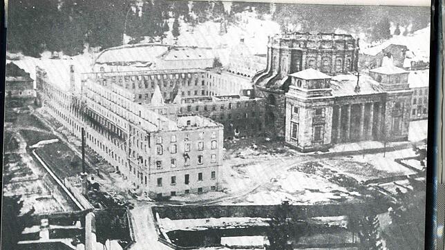 Der Dom zu St. Blasien und der Domplatz nach dem Brand.